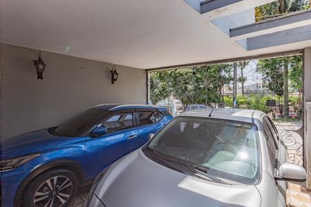 Casa à venda com 230m², 4 quartos e 2 vagas Casa à venda com 230m², 4 quartos e 2 vagasGaragem
