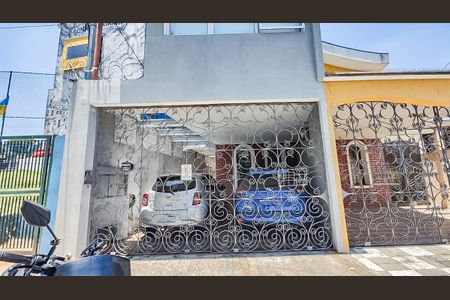 Casa à venda com 230m², 4 quartos e 2 vagas Casa à venda com 230m², 4 quartos e 2 vagasFachada