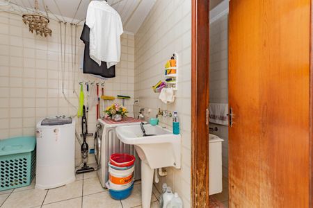 Casa à venda com 230m², 4 quartos e 2 vagas Casa à venda com 230m², 4 quartos e 2 vagasÁrea de Serviço