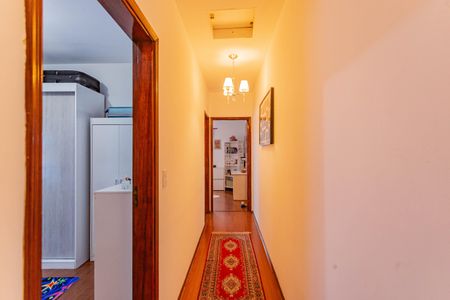 Casa à venda com 230m², 4 quartos e 2 vagas Casa à venda com 230m², 4 quartos e 2 vagasCorredor