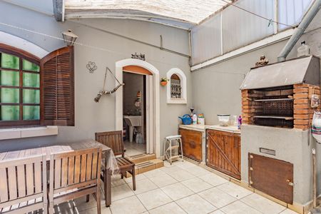 Casa à venda com 230m², 4 quartos e 2 vagas Casa à venda com 230m², 4 quartos e 2 vagasQuintal