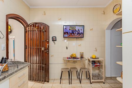 Casa à venda com 230m², 4 quartos e 2 vagas Casa à venda com 230m², 4 quartos e 2 vagasCozinha