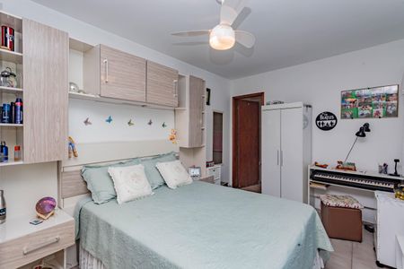 Casa à venda com 230m², 4 quartos e 2 vagas Casa à venda com 230m², 4 quartos e 2 vagasEdícula