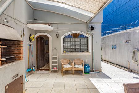 Casa à venda com 230m², 4 quartos e 2 vagas Casa à venda com 230m², 4 quartos e 2 vagasQuintal