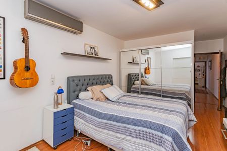 Casa à venda com 230m², 4 quartos e 2 vagas Casa à venda com 230m², 4 quartos e 2 vagasSuíte