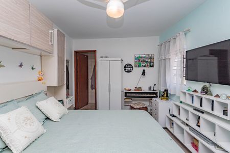 Casa à venda com 230m², 4 quartos e 2 vagas Casa à venda com 230m², 4 quartos e 2 vagasEdícula