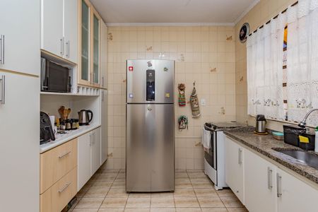 Casa à venda com 230m², 4 quartos e 2 vagas Casa à venda com 230m², 4 quartos e 2 vagasCozinha