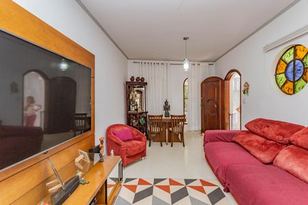 Casa à venda com 230m², 4 quartos e 2 vagas Casa à venda com 230m², 4 quartos e 2 vagasSala