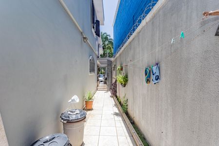 Casa à venda com 230m², 4 quartos e 2 vagas Casa à venda com 230m², 4 quartos e 2 vagasCorredor