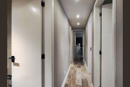 Apartamento à venda com 134m², 4 quartos e 2 vagasCorredor
