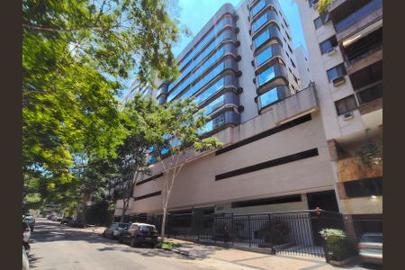 Apartamento à venda com 134m², 4 quartos e 2 vagasFachada e portaria
