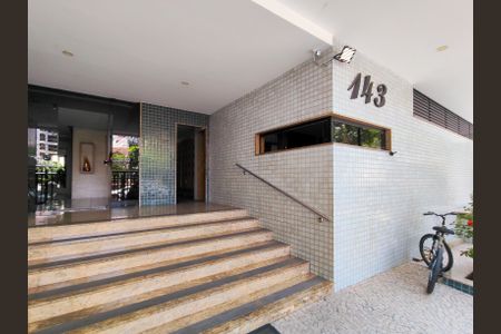 Apartamento à venda com 134m², 4 quartos e 2 vagasFachada e portaria