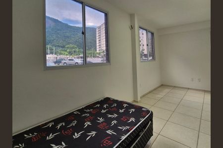 Quarto  de apartamento para alugar com 2 quartos, 55m² em Barra da Tijuca, Rio de Janeiro