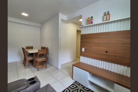 Sala  de apartamento para alugar com 2 quartos, 55m² em Barra da Tijuca, Rio de Janeiro