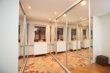Closet  de casa à venda com 5 quartos, 365m² em Jardim Leonor Mendes de Barros, São Paulo