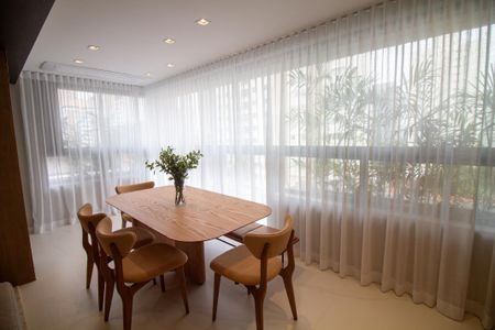 Apartamento à venda com 81m², 2 quartos e 1 vaga Apartamento à venda com 81m², 2 quartos e 1 vagaSala de Jantar