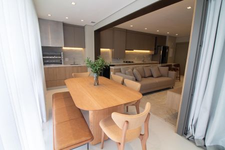 Apartamento à venda com 81m², 2 quartos e 1 vaga Apartamento à venda com 81m², 2 quartos e 1 vagaSala de Jantar