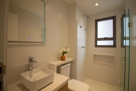 Apartamento à venda com 81m², 2 quartos e 1 vaga Apartamento à venda com 81m², 2 quartos e 1 vagaBanheiro