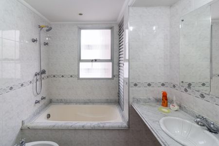 Apartamento à venda com 180m², 3 quartos e 2 vagasBanheiro Social