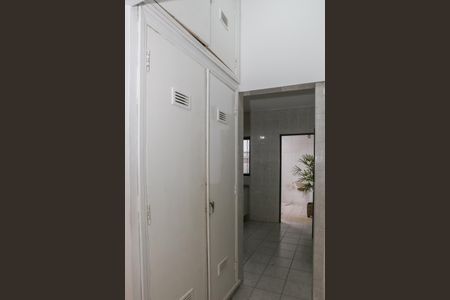 Casa à venda com 120m², 1 quarto e 2 vagas Casa à venda com 120m², 1 quarto e 2 vagasCorredor