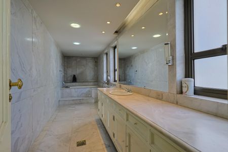 Apartamento à venda com 500m², 3 quartos e 4 vagasBanheiro da Suíte 2