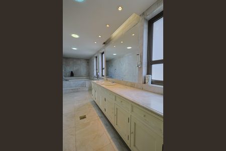 Apartamento à venda com 500m², 3 quartos e 4 vagasBanheiro da Suíte 2