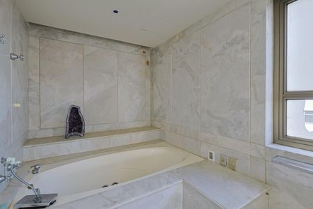 Apartamento à venda com 500m², 3 quartos e 4 vagasBanheiro da Suíte 2