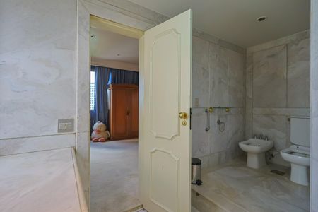 Apartamento à venda com 500m², 3 quartos e 4 vagasBanheiro da Suíte 2