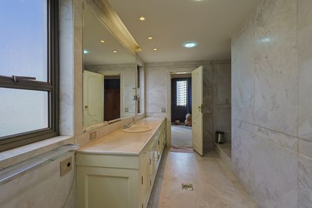 Apartamento à venda com 500m², 3 quartos e 4 vagasBanheiro da Suíte 2