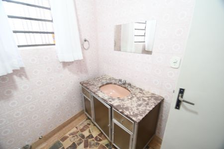 Casa à venda com 198m², 3 quartos e 2 vagasBanheiro 2