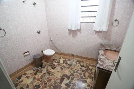 Casa à venda com 198m², 3 quartos e 2 vagasBanheiro 2