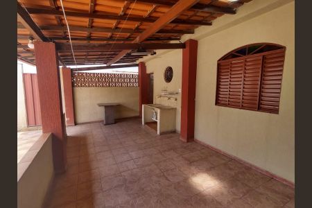 Área externa de casa para alugar com 3 quartos, 90m² em Maria da Conceicao, Contagem