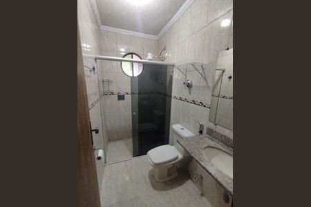 Banheiro de casa para alugar com 3 quartos, 90m² em Maria da Conceicao, Contagem