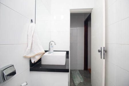 Casa à venda com 210m², 5 quartos e 2 vagasLavabo casa 1