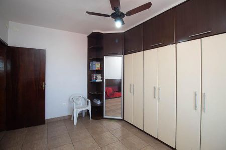 Casa à venda com 210m², 5 quartos e 2 vagasQuarto 2 casa 3