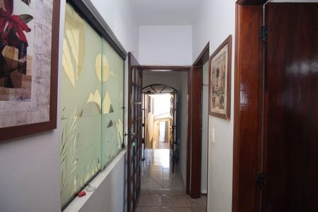 Casa à venda com 210m², 5 quartos e 2 vagasCorredor