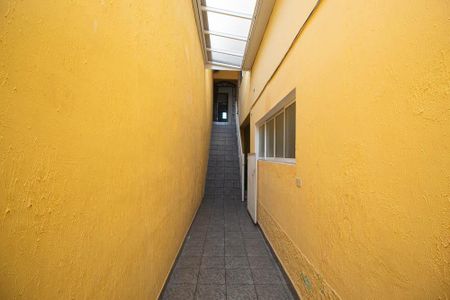 Casa à venda com 210m², 5 quartos e 2 vagasCorredor com teto articulado 