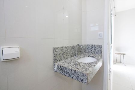 Apartamento para alugar com 65m², 2 quartos e 1 vaga Apartamento para alugar com 65m², 2 quartos e 1 vagaBanheiro da Suíte