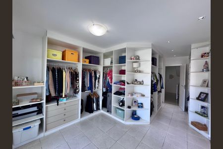 Casa de condomínio à venda com 365m², 4 quartos e 2 vagasSuíte 2