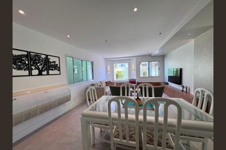 Casa de condomínio à venda com 365m², 4 quartos e 2 vagasSala