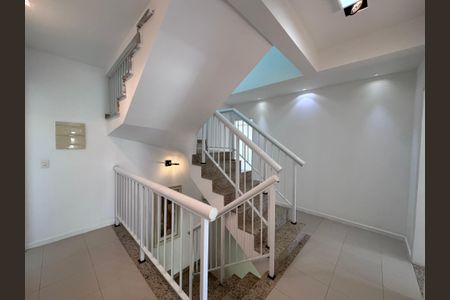 Casa de condomínio à venda com 365m², 4 quartos e 2 vagasCorredor