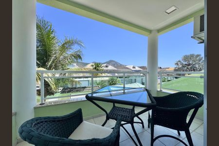 Casa de condomínio à venda com 365m², 4 quartos e 2 vagasSuíte 2 - Varanda