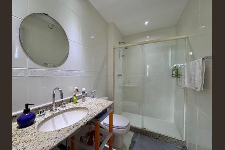 Casa de condomínio à venda com 365m², 4 quartos e 2 vagasSuíte 4 - Banheiro