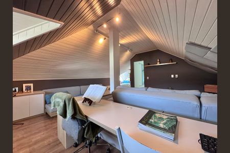 Casa de condomínio à venda com 365m², 4 quartos e 2 vagasSótão