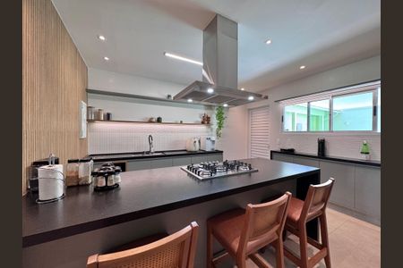 Casa de condomínio à venda com 365m², 4 quartos e 2 vagasCozinha