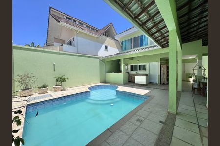 Casa de condomínio à venda com 365m², 4 quartos e 2 vagasÁrea externa