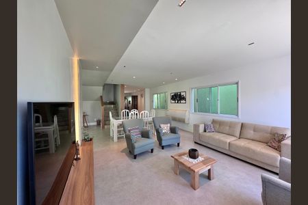 Sala de casa de condomínio à venda com 4 quartos, 365m² em Recreio dos Bandeirantes, Rio de Janeiro