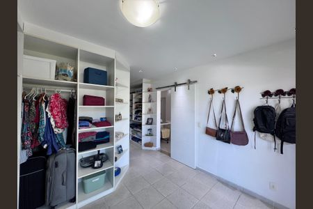 Casa de condomínio à venda com 365m², 4 quartos e 2 vagasSuíte 2