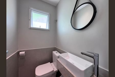 Casa de condomínio à venda com 365m², 4 quartos e 2 vagasLavabo