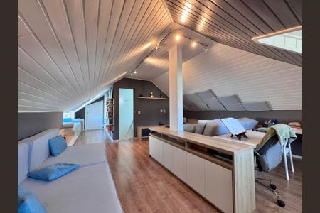 Casa de condomínio à venda com 365m², 4 quartos e 2 vagasSótão